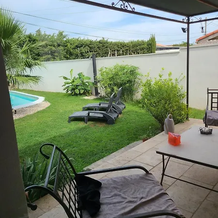 Superbe Confort Avec Piscine * Beaucaire (Gard)