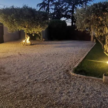Superbe Confort Avec Piscine Beaucaire (Gard)