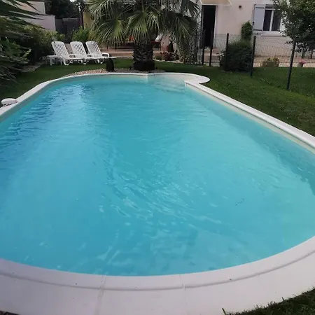 Superbe Confort Avec Piscine Beaucaire (Gard)