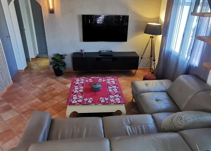 Superbe Confort Avec Piscine * Beaucaire (Gard)